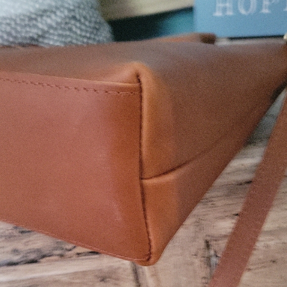 Portland Leather Goods Large Honey Raindrop Bag With Extras - Picture 14 of 14